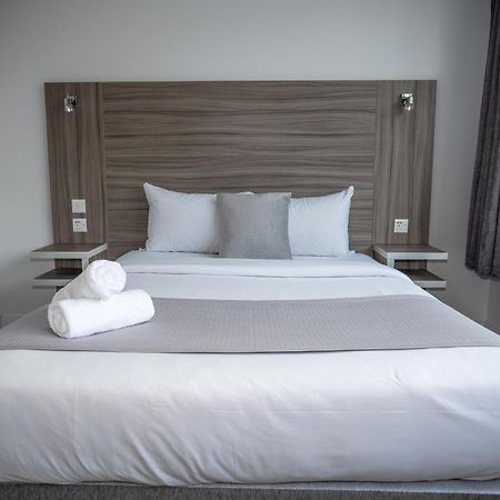Sky Nights Hotel London Heathrow Hillingdon Esterno foto