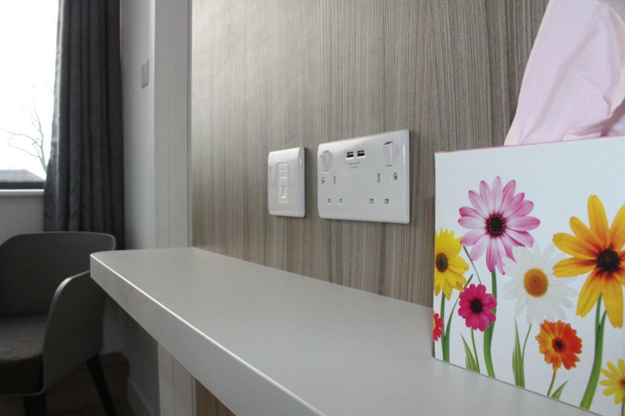 Sky Nights Hotel London Heathrow Hillingdon Esterno foto